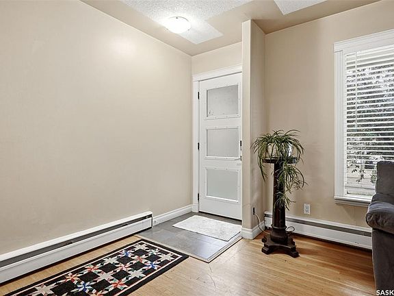 3rd image of 5 DARKE CRESCENT