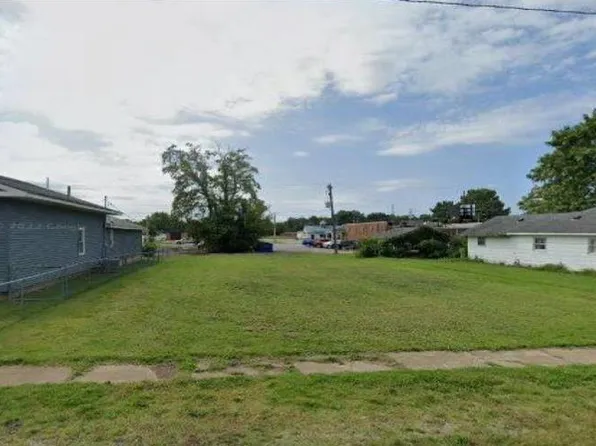 706 W Poplar St, West Frankfort, IL 62896