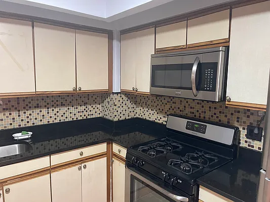 Rented by 18 REALTY | media 7