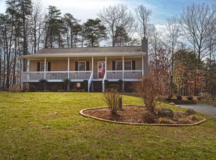 1589 Virginia Woods Dr, Moneta, VA 24121
