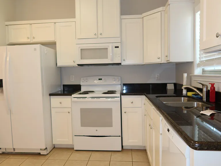 602 Basswood Dr #201 — Photo 6