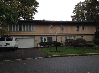 10 Allison Dr, Englewood Cliffs, NJ 07632