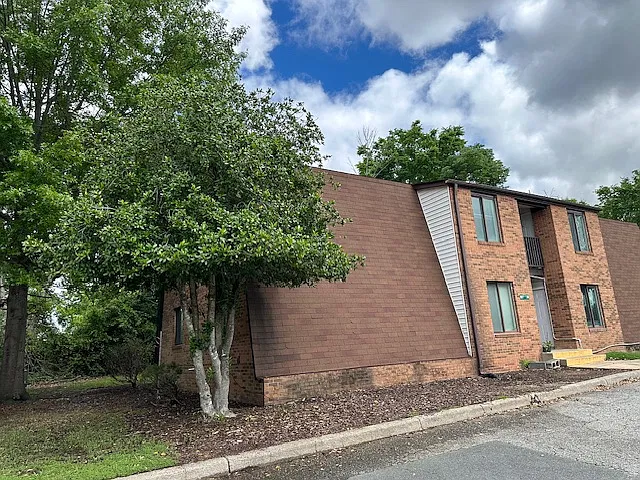2 bed, 800 sqft, $975 — Photo 1