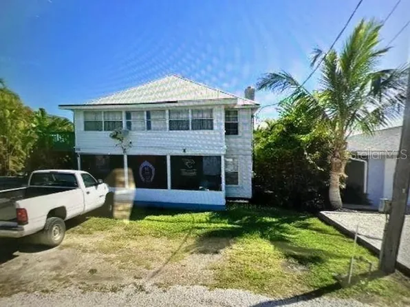 110 9th St N, Bradenton Beach, FL 34217
