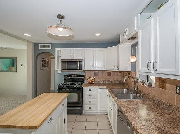 2nd image of 2717 E La Cienega Dr