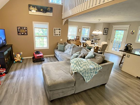 4th image of 240 Sandstone Dr
