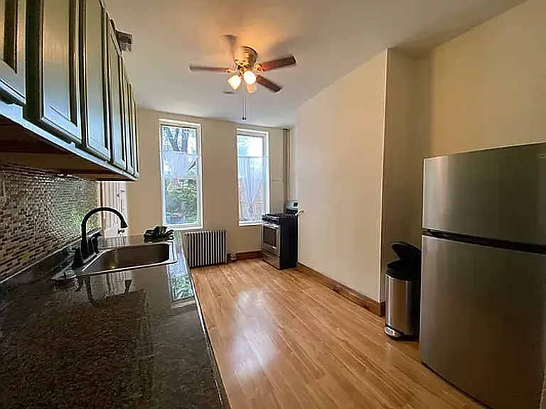 283 22nd St #1R — Photo 4