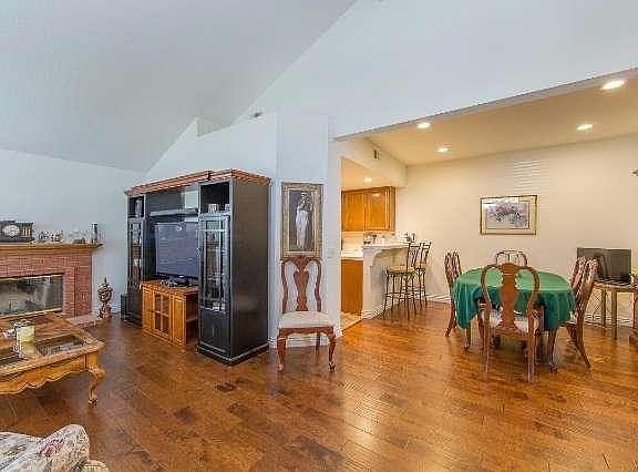 5th image of 230 Country Club Dr Unit E