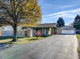 6611 W 87th St, Oak Lawn, IL 60453