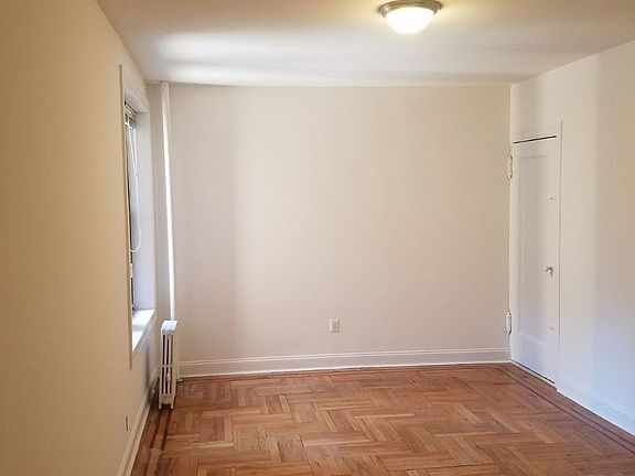 4th image of 4526 44th St APT 3D