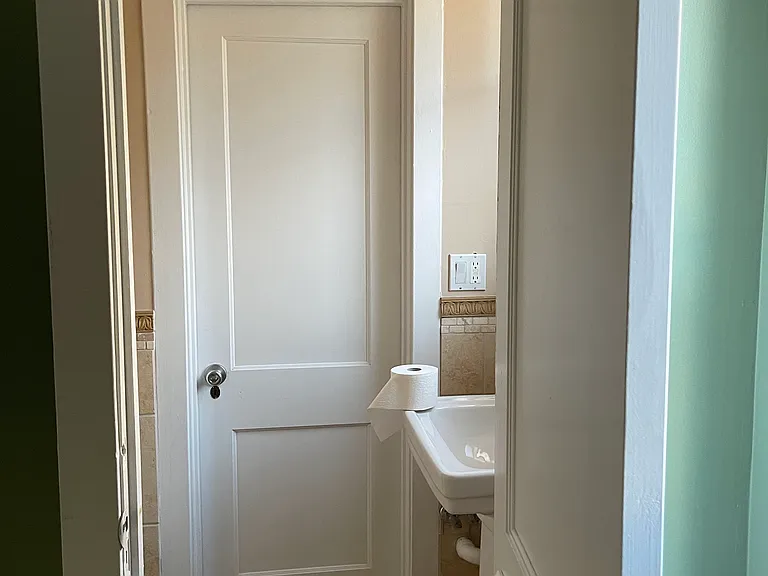 Bathroom between 2nd and 3rd bedrooms