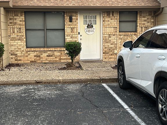 2nd image of 13 Teakwood Ln