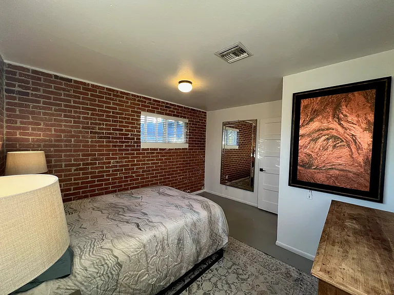 848 E Linden St — Photo 10