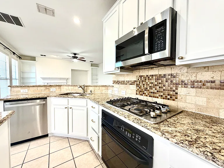 516 Hawken Dr — Photo 3