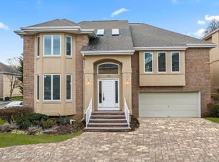 104 Carmel Ct, Holmdel, NJ 07733