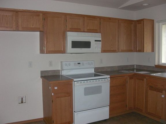 3rd image of 610 E 68th St