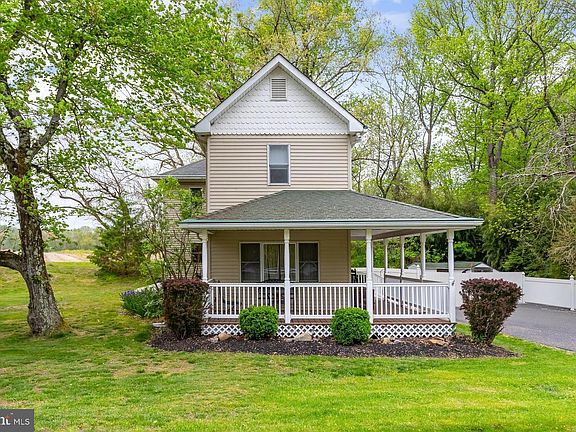 3rd image of 518 Hardingville Rd