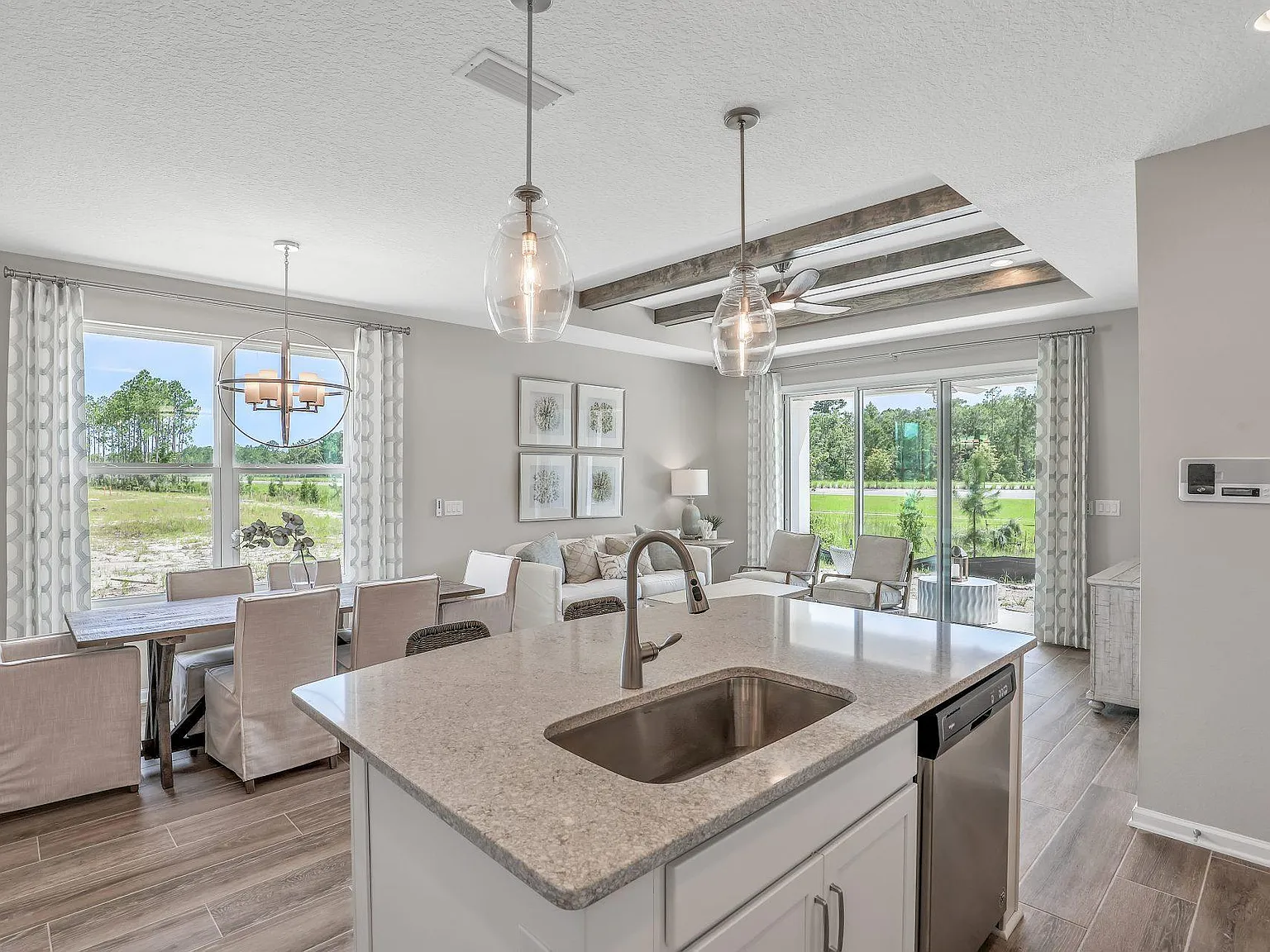 3 bed, 1384 sqft, $2,199 — Photo 3