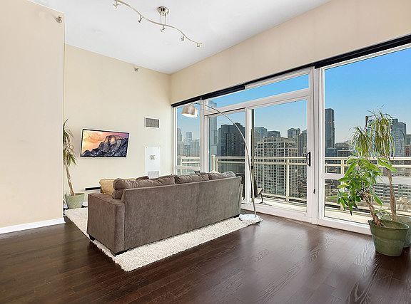 5th image of 757 N Orleans St APT 2102