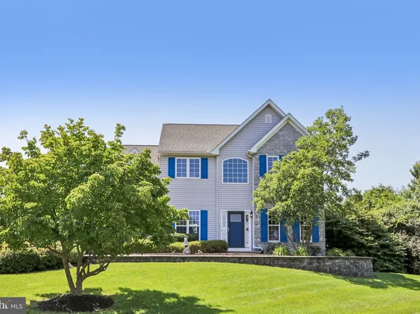 45 Flintlock Cir, West Grove, PA 19390