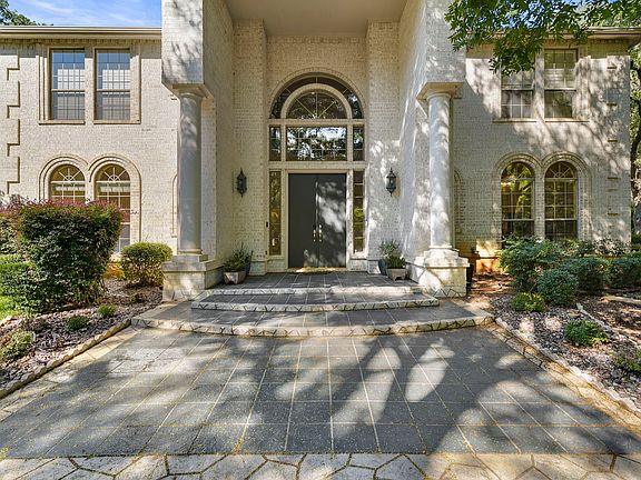 2nd image of 5206 Oak Ln