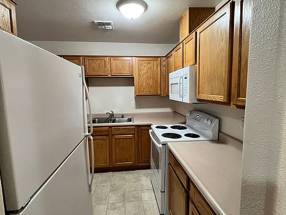 3rd image of 20 Cloud Dr Unit C