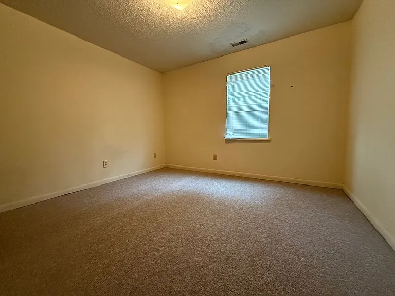 113 Covington St — Photo 3