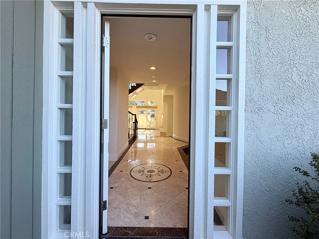 4 bed, 3.5 bath, 2986 sqft, $9,500 — Photo 2