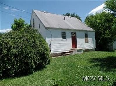 4th image of 900 13th St