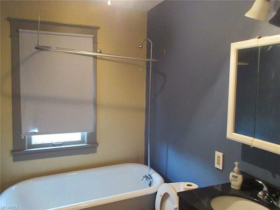 5th image of 2739 Jean St