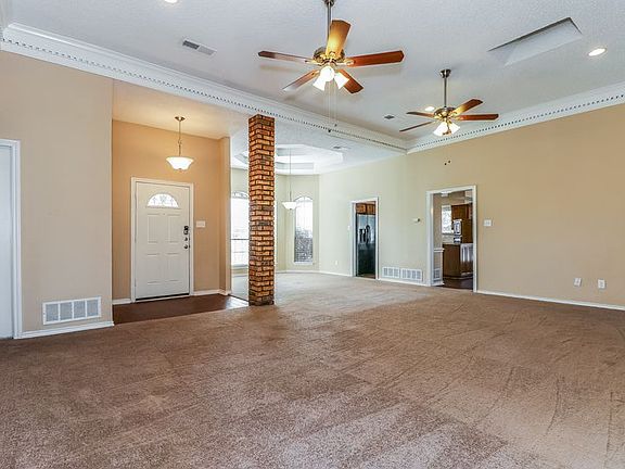 3rd image of 910 Kingston Dr