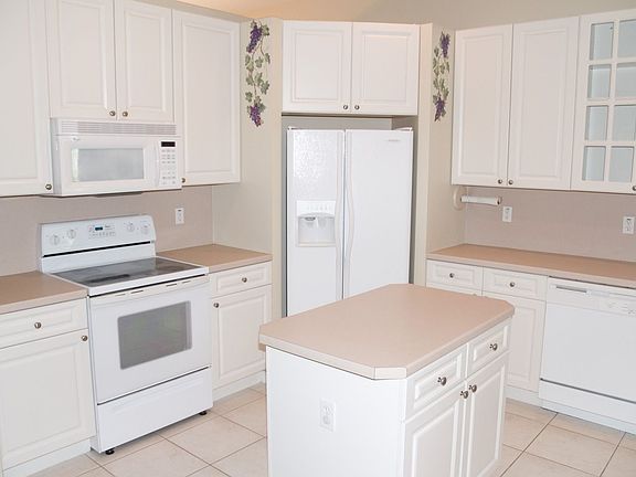 5th image of 4102 Coontie Ct