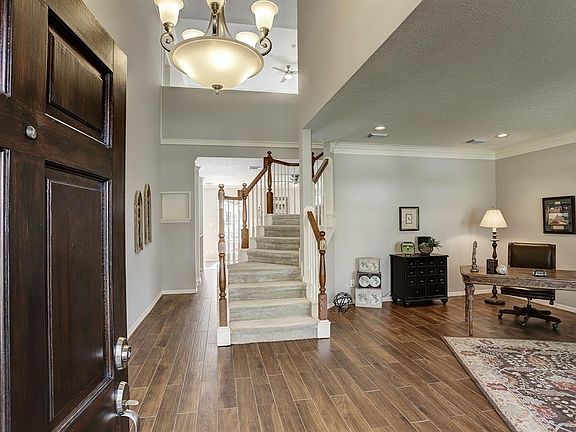 3rd image of 7634 Creek Glen Dr