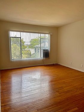 3rd image of 7634 Hampton Ave #8