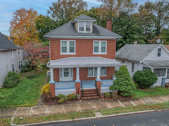 2nd image of 326 N Governors Ave