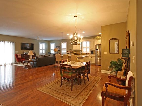 3rd image of 10 Barnstone Ln