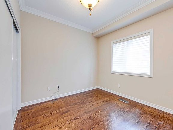 5th image of 1556 Pinery Cres