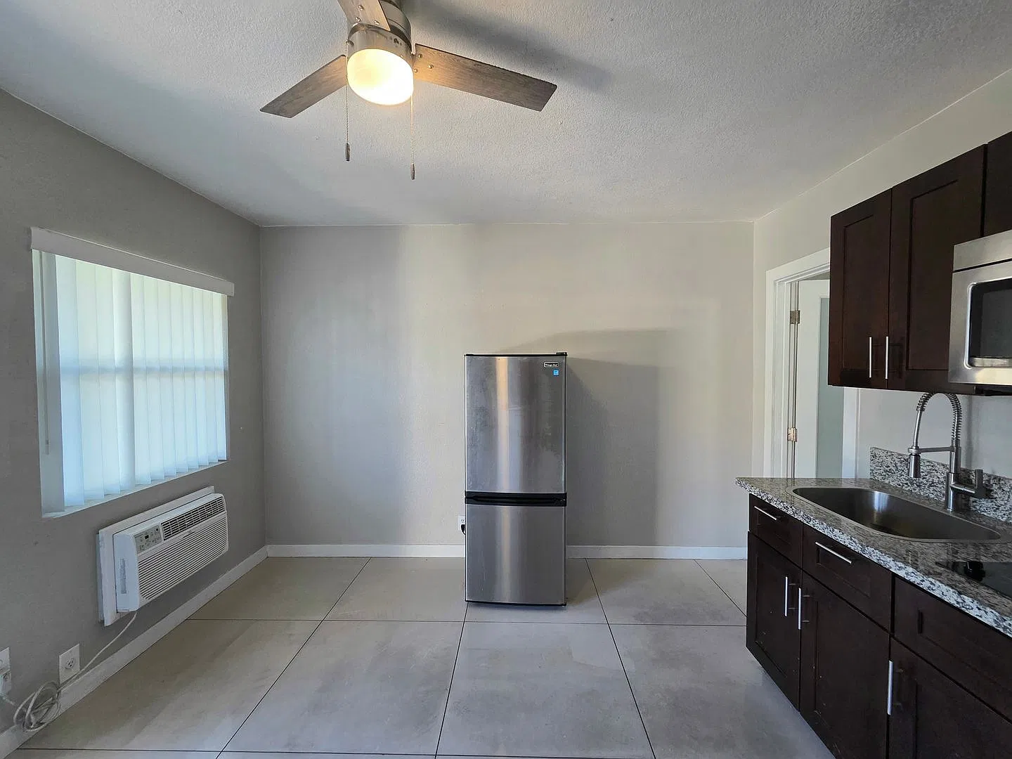 1401 E Carson Ave — Photo 1