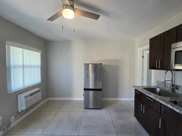 1401 E Carson Ave, Las Vegas, NV 89101