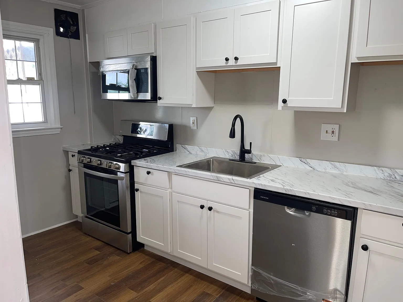 3 bed, 1767 sqft, $2,450 — Photo 3