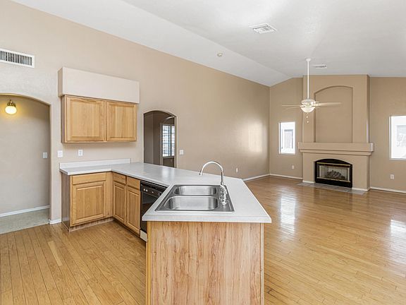 5th image of 1605 E Christina St