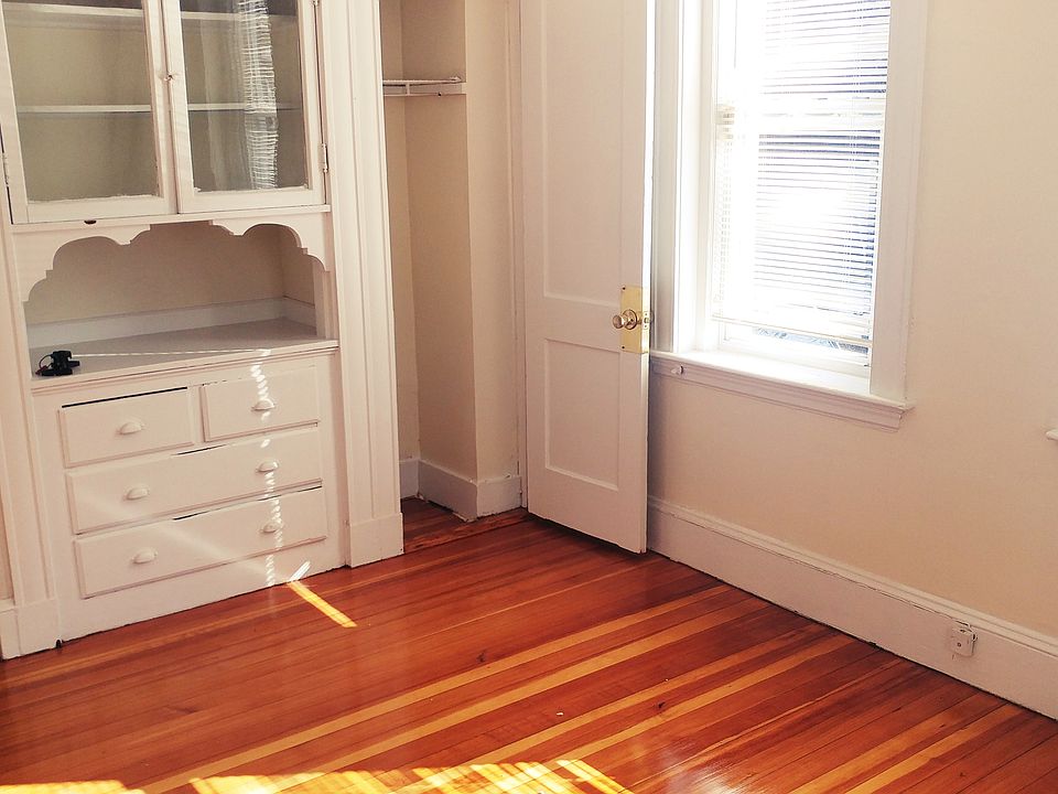 2nd image of 13 Barrows St #3