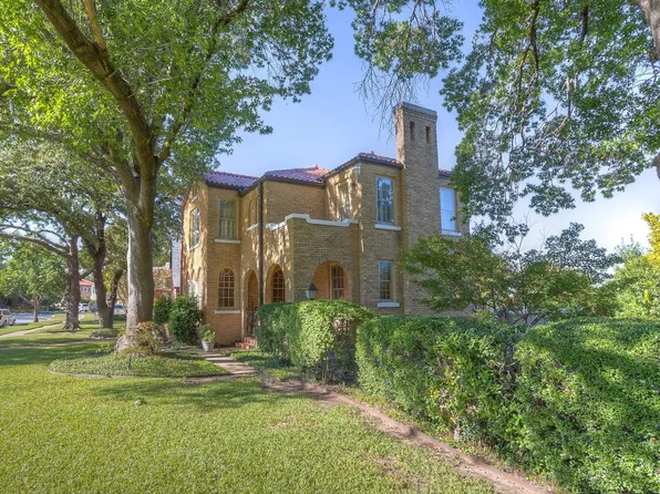 2331 Medford Ct E, Fort Worth, TX 76109