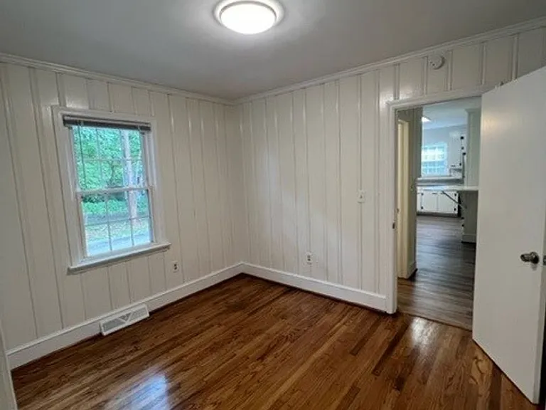 3 Bedroom 1.5 Bath Home Family Room, Living Room and Dining Room! - Eastside of Greenville — Photo 8