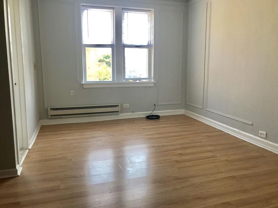 2nd image of 5859 N Kenmore Ave