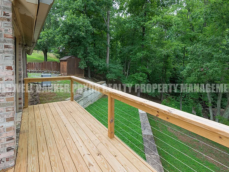 165 Lakeshore Ct — Photo 11