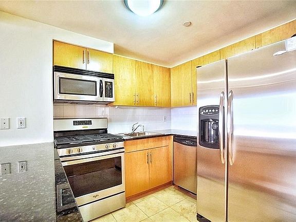 3rd image of 970 41st St #309
