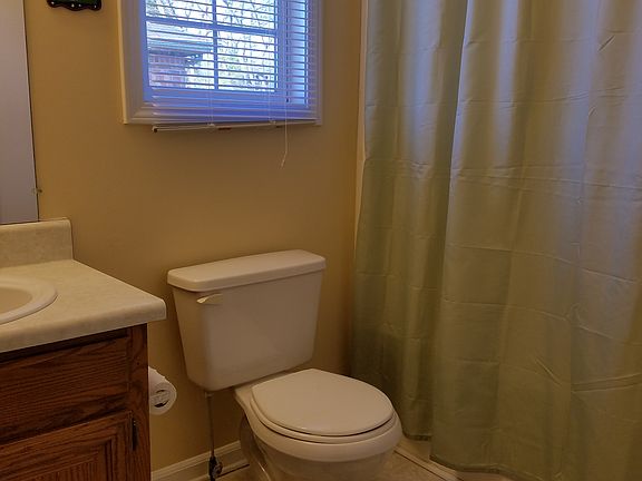 5th image of 1222 Bolton Dr