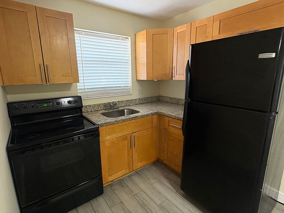 1st image of 6200 Dewey St #1