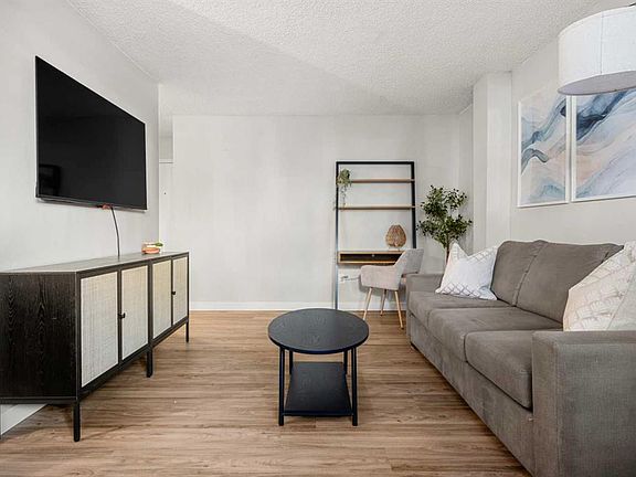 4th image of 313 N 20th Ave SW #101